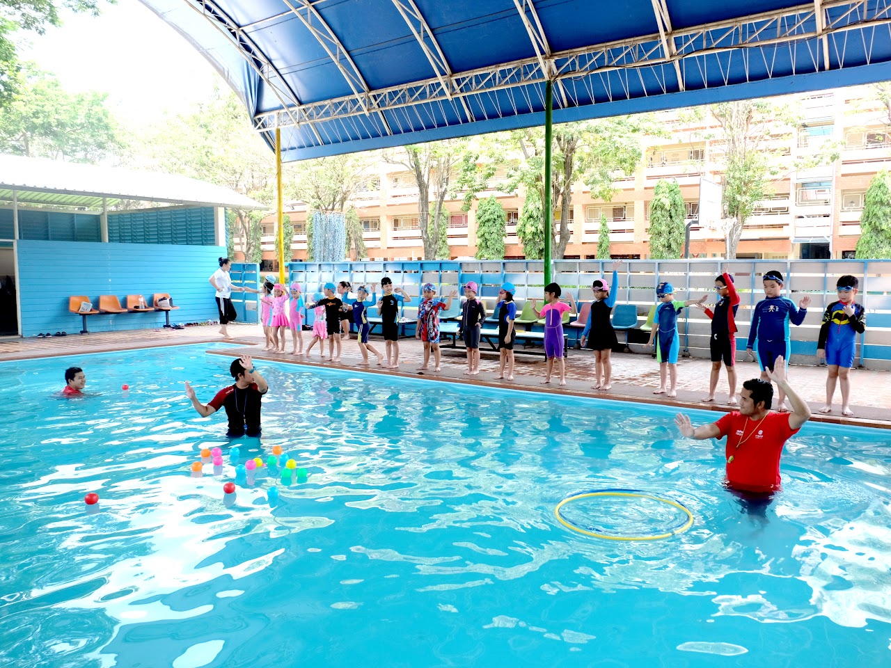 สระว่ายน้ำในร่ม สำหรับนักเรียนชั้นประถมศึกษาตอนต้น (Pre G.1 - G.3) น้ำเกลือ